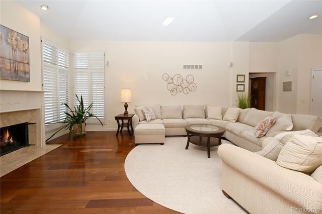 32095 SPRUCE Lane 50, Beverly Hills Village, MI 48025