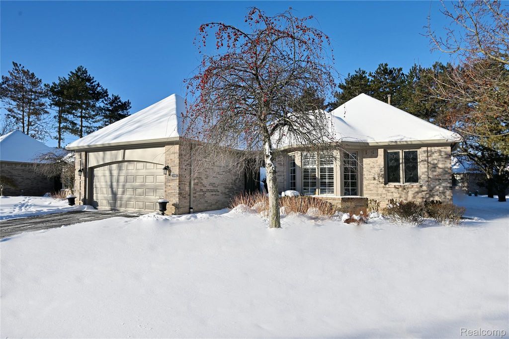 32095 SPRUCE Lane 50, Beverly Hills Village, MI 48025