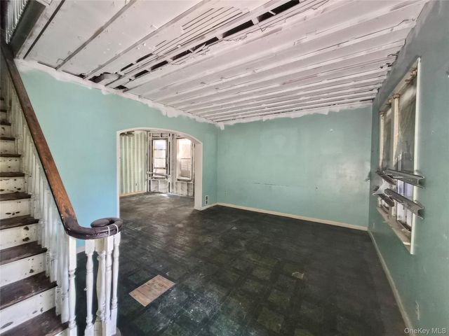 9119 110th Street, Richmond Hill, NY 11418