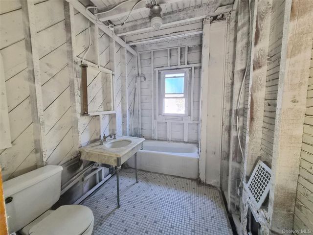 9119 110th Street, Richmond Hill, NY 11418