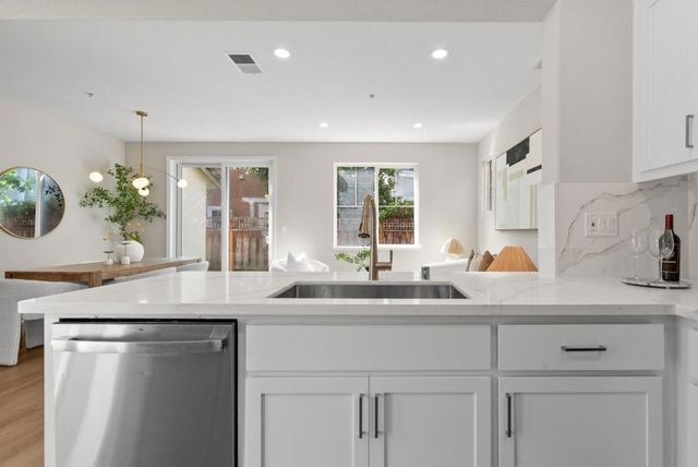 510 Sandlewood Street, Menlo Park, CA 94025