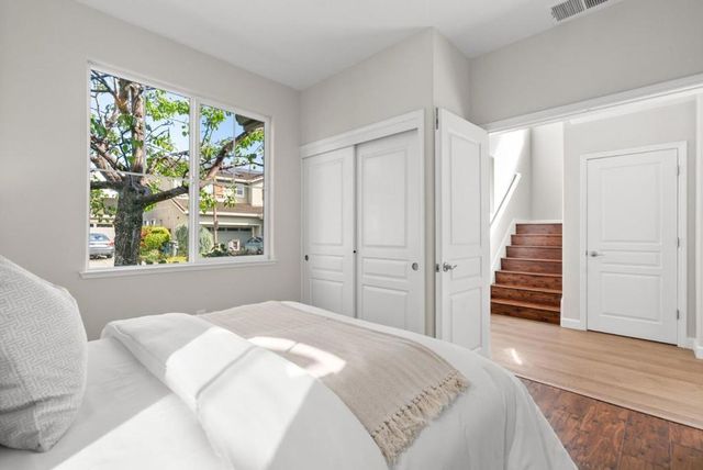 510 Sandlewood Street, Menlo Park, CA 94025