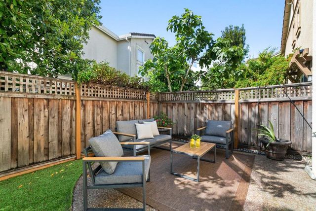 510 Sandlewood Street, Menlo Park, CA 94025