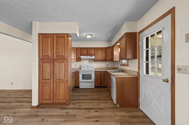 5668 S Nineveh Road, Franklin, IN 46131