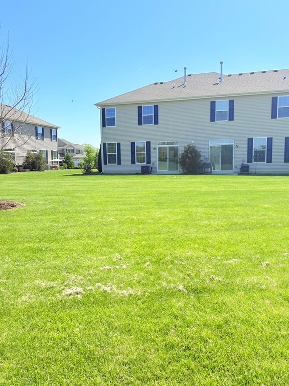 Image 11 of property listing at 2001 Stuttle Road, Batavia, IL 60510