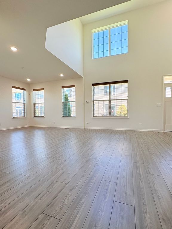 Image 3 of property listing at 2001 Stuttle Road, Batavia, IL 60510