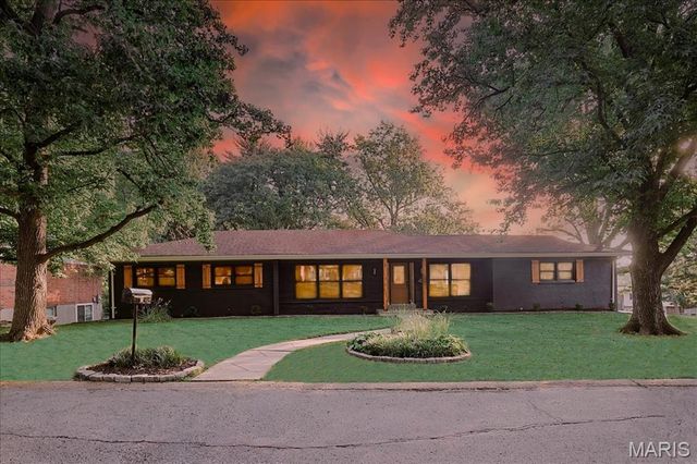 45 Pricewoods Lane, St Louis, MO 63132