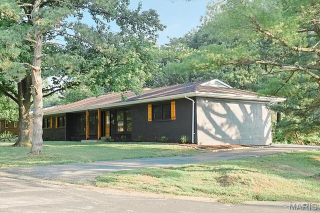45 Pricewoods Lane, St Louis, MO 63132