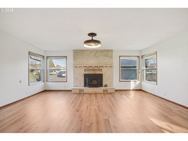 155 MELVIN Ave, St Helens, OR 97051