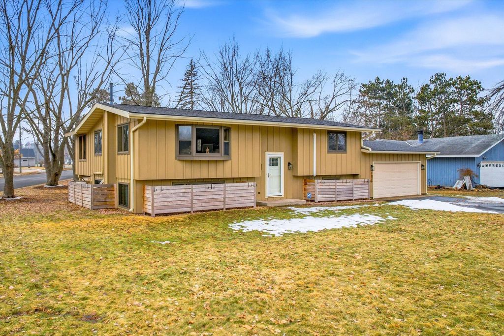 1026 Monroe Street N, Hudson, WI 54016