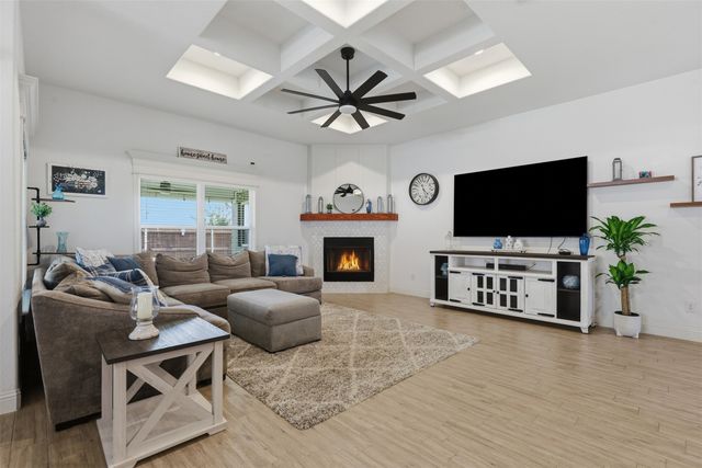 928 Tesslynn Avenue, Godley, TX 76044