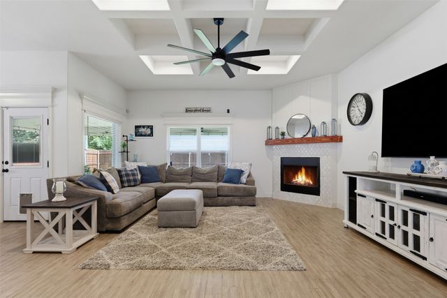 928 Tesslynn Avenue, Godley, TX 76044