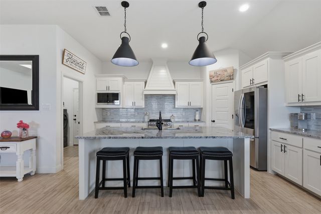 928 Tesslynn Avenue, Godley, TX 76044