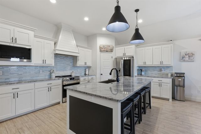 928 Tesslynn Avenue, Godley, TX 76044