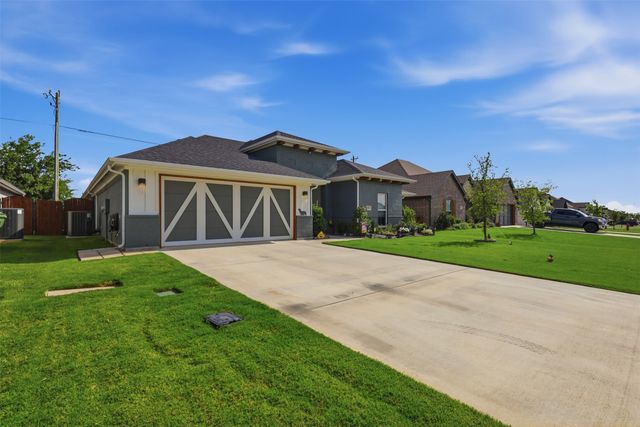 928 Tesslynn Avenue, Godley, TX 76044