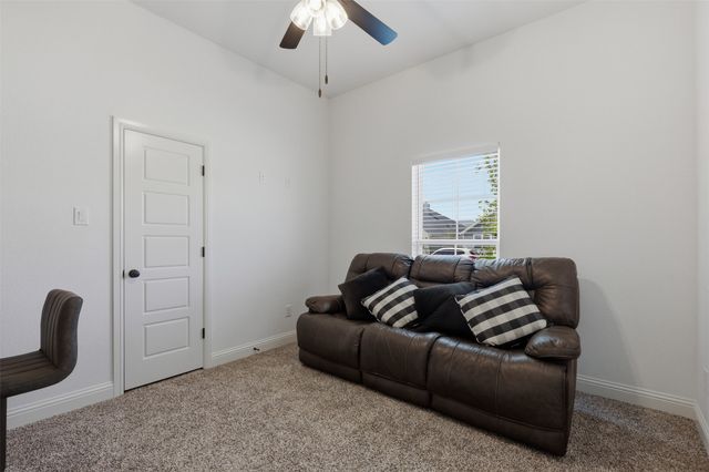 928 Tesslynn Avenue, Godley, TX 76044