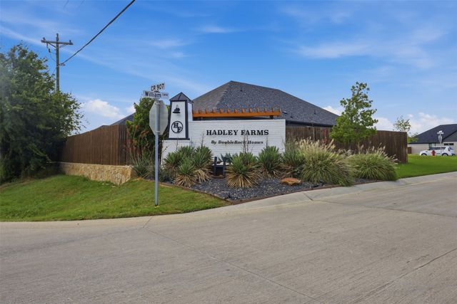 928 Tesslynn Avenue, Godley, TX 76044
