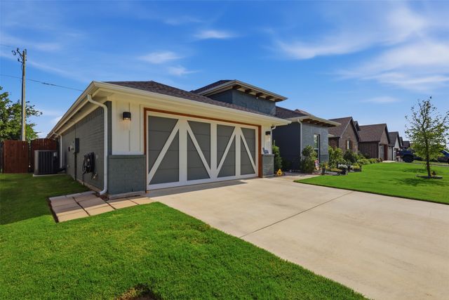 928 Tesslynn Avenue, Godley, TX 76044