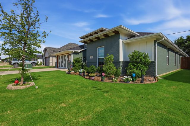 928 Tesslynn Avenue, Godley, TX 76044