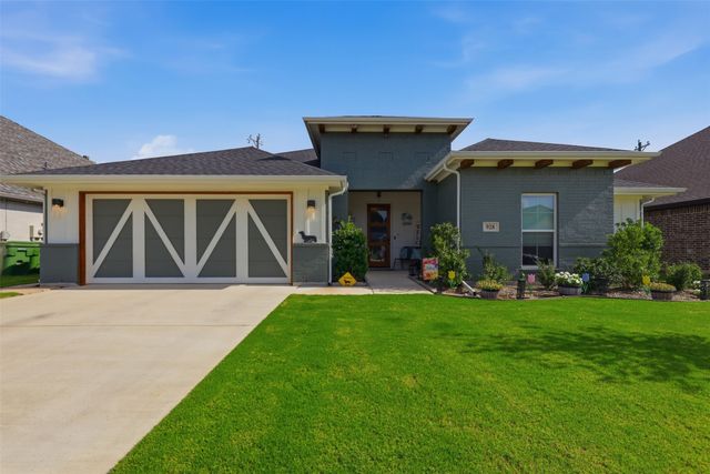 928 Tesslynn Avenue, Godley, TX 76044