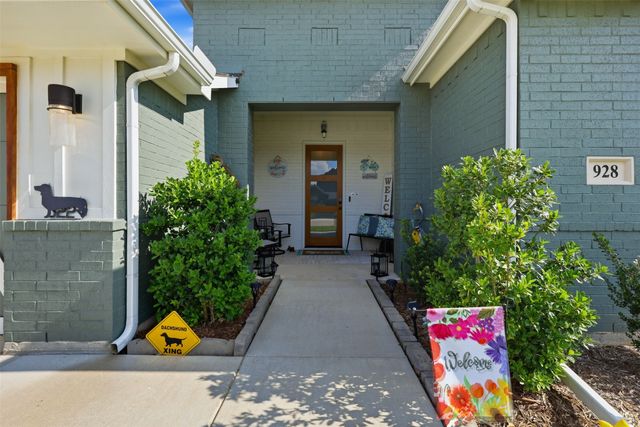 928 Tesslynn Avenue, Godley, TX 76044