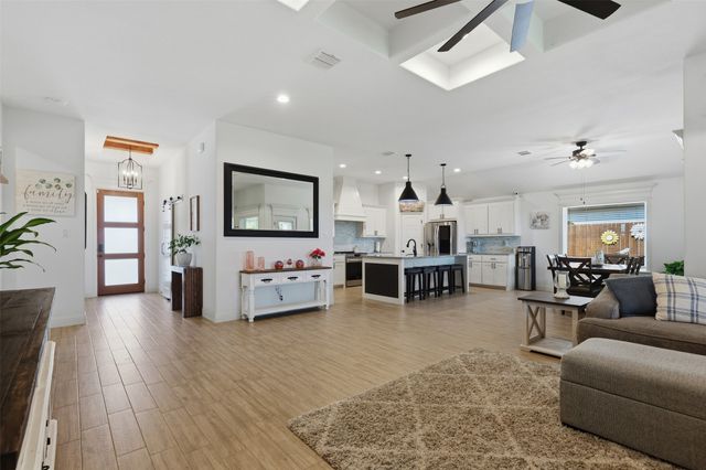 928 Tesslynn Avenue, Godley, TX 76044
