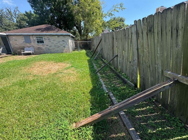 2328 Colleen Drive, Pearland, TX 77581