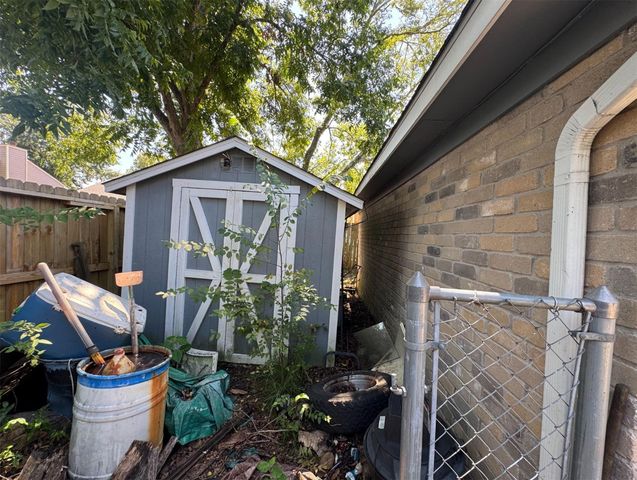 2328 Colleen Drive, Pearland, TX 77581