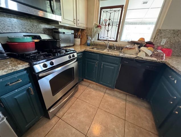 2328 Colleen Drive, Pearland, TX 77581