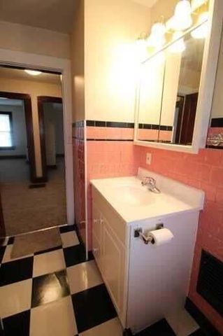 35 E Lincoln Avenue, London, OH 43140