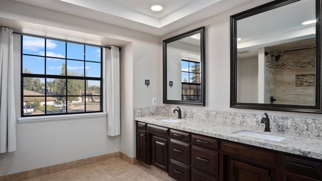 1350 N Lindale Place, Porterville, CA 93257