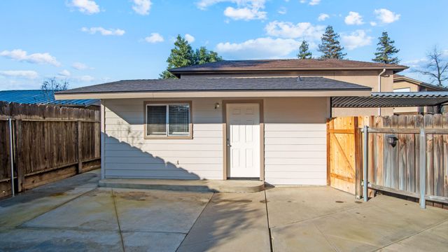 1350 N Lindale Place, Porterville, CA 93257