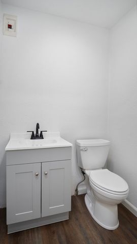 1350 N Lindale Place, Porterville, CA 93257