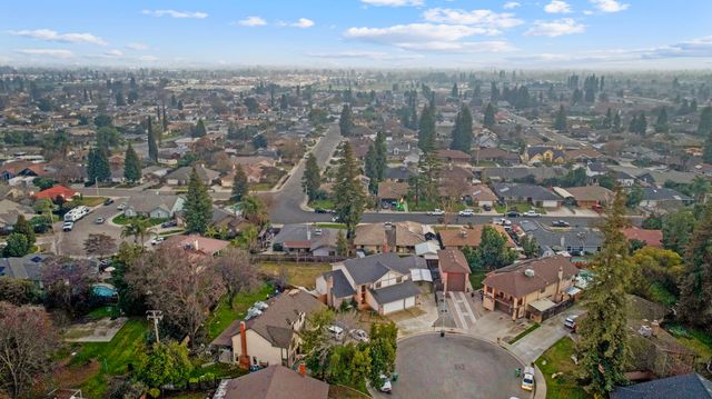 1350 N Lindale Place, Porterville, CA 93257