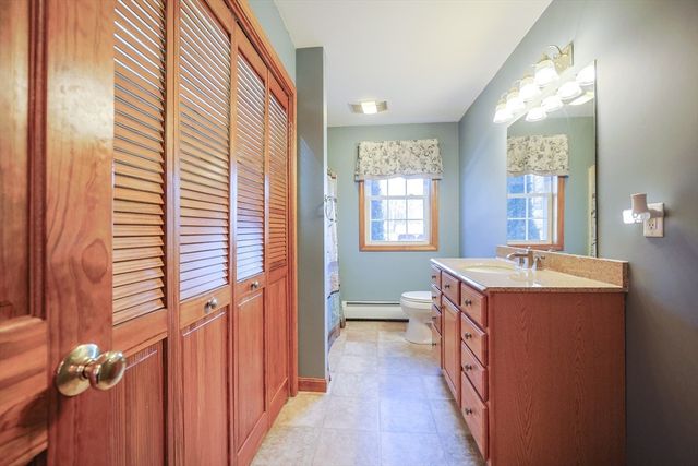 1380 North Brookfield Rd, Oakham, MA 01068