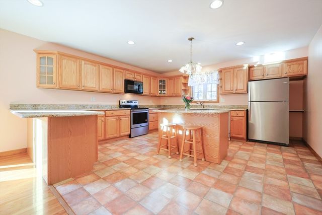 1380 North Brookfield Rd, Oakham, MA 01068