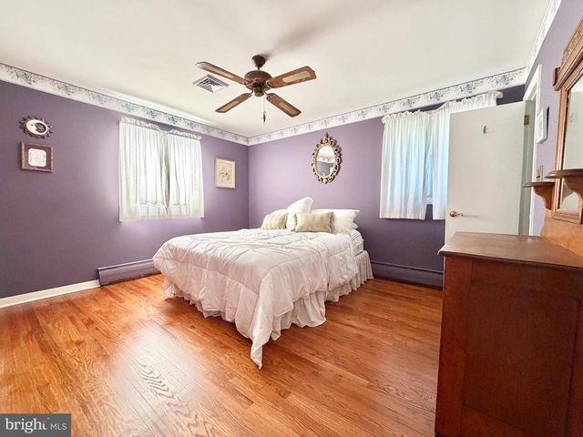 5 HOLMES RD, Cranbury, NJ 08512