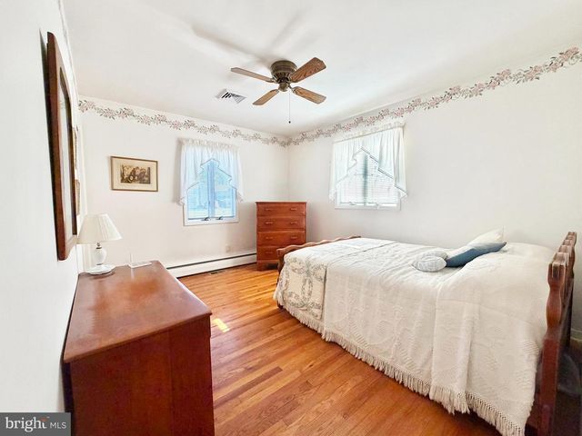 5 HOLMES RD, Cranbury, NJ 08512