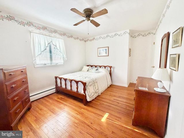 5 HOLMES RD, Cranbury, NJ 08512