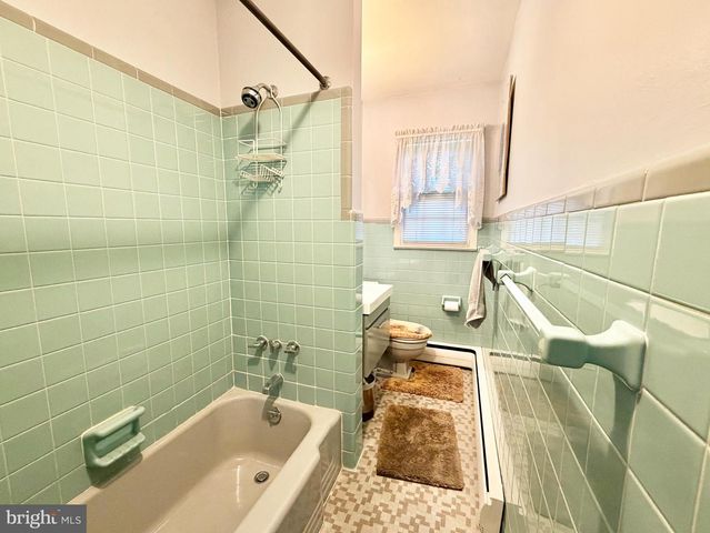 5 HOLMES RD, Cranbury, NJ 08512