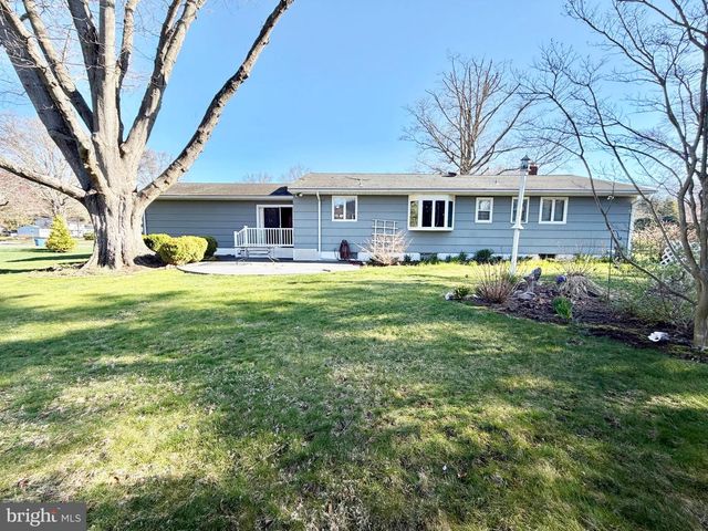 5 HOLMES RD, Cranbury, NJ 08512