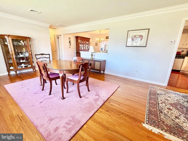 5 HOLMES RD, Cranbury, NJ 08512