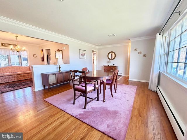 5 HOLMES RD, Cranbury, NJ 08512