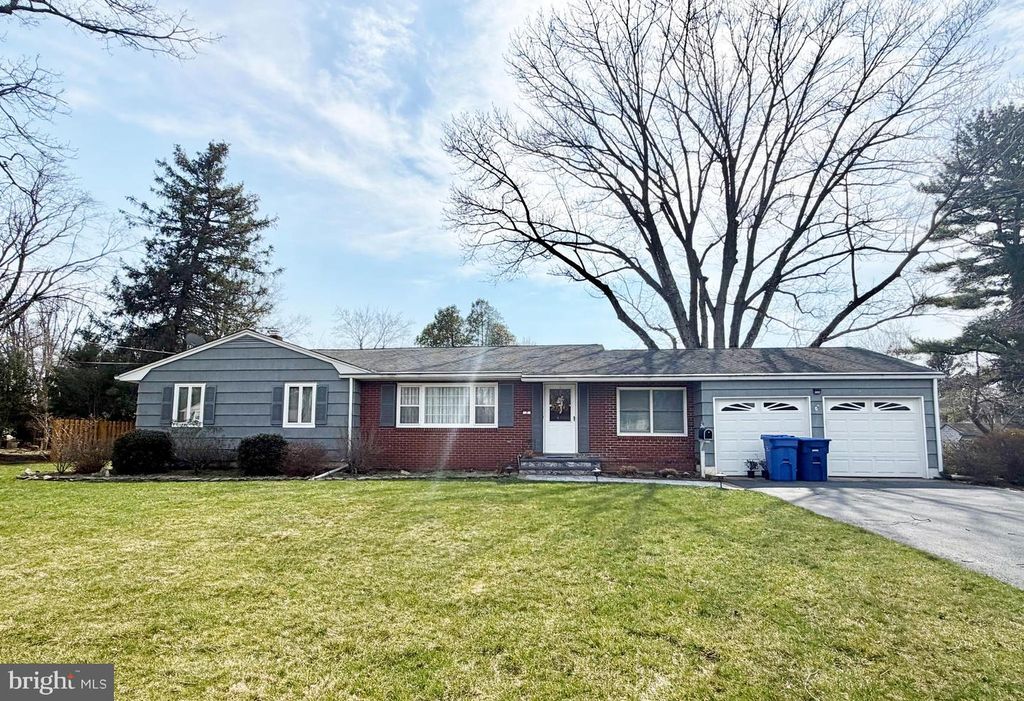 5 HOLMES RD, Cranbury, NJ 08512