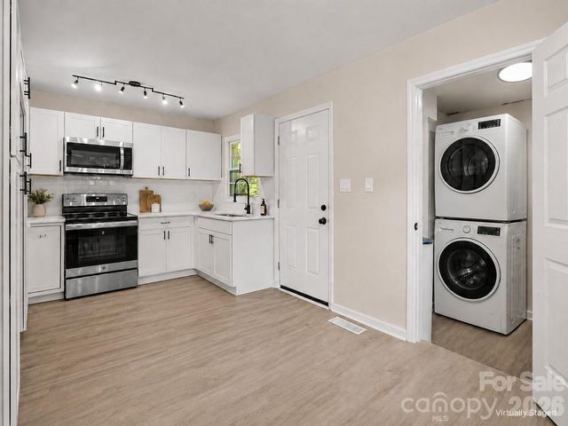 432 Springhill Drive, Matthews, NC 28104