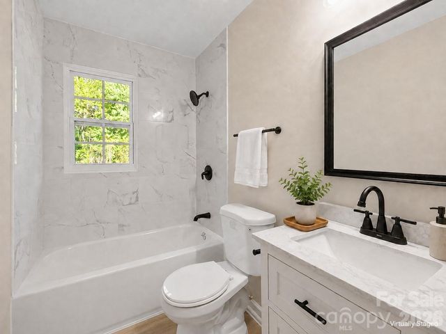 432 Springhill Drive, Matthews, NC 28104
