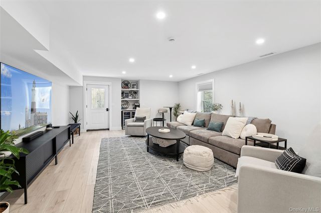 55 Squires Avenue, East Quogue, NY 11942