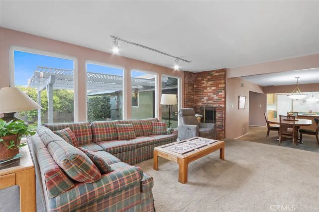 946 W La Deney, Ontario, CA 91762