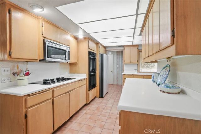 946 W La Deney, Ontario, CA 91762