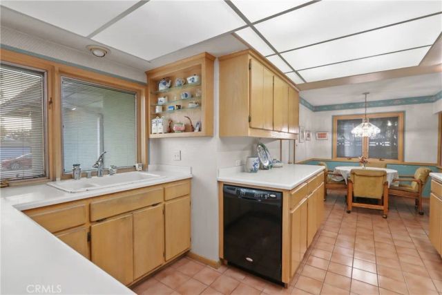 946 W La Deney, Ontario, CA 91762